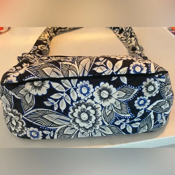 Vera Bradley Glenna Shoulder Bag / Tote Lotus Retired Pattern EUC - Picture 4 of 10